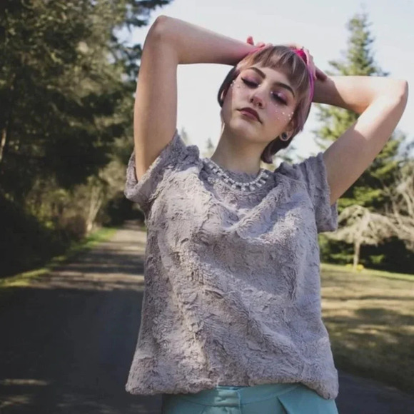 Anthropologie Leifsdottir Gray Faux Fur Short Sleeve Top Size Small Petite - Picture 1 of 5